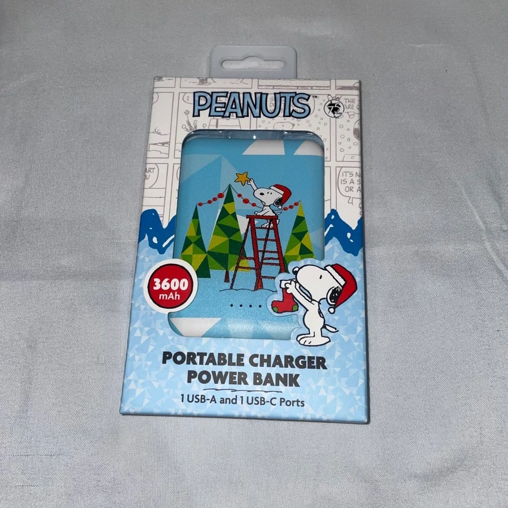 Peanuts Snoopy Christmas Portable Charger Power Bank 3600 mAh USB-A USB-C New
